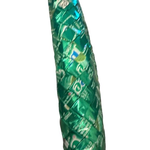 Recycled green gum wrapper clutch - Picture 4 of 7